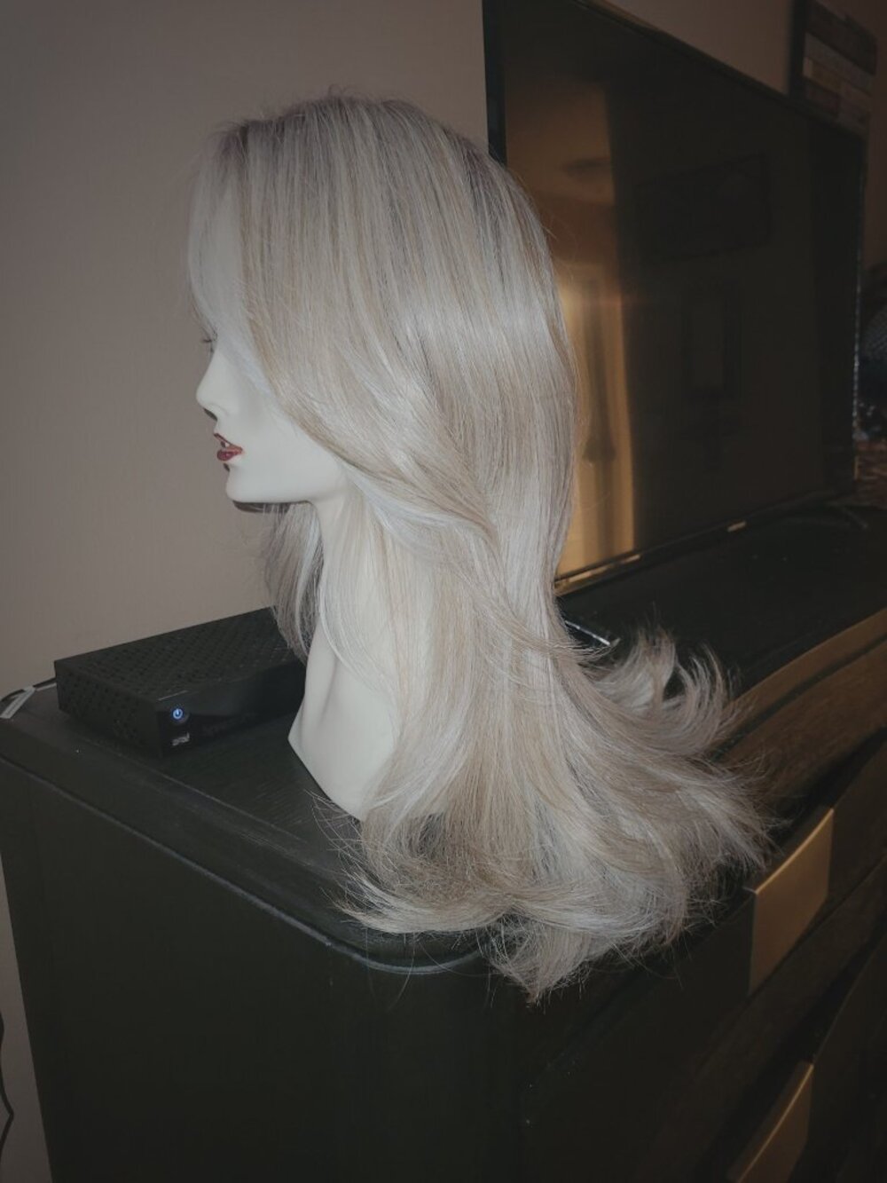 Ash blonde 20 inch long - Picture 3 of 7